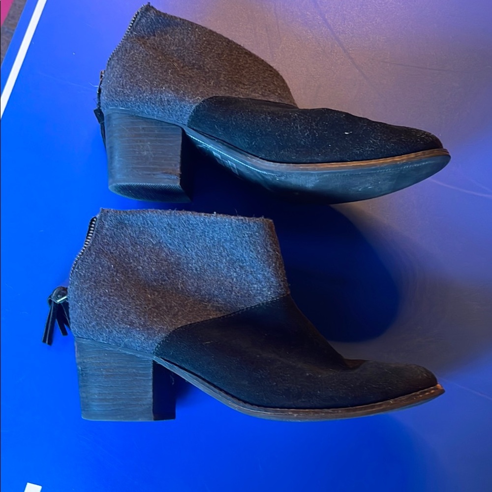 Stylish Toms Black and Gray Women's Ankle Boots 9.5